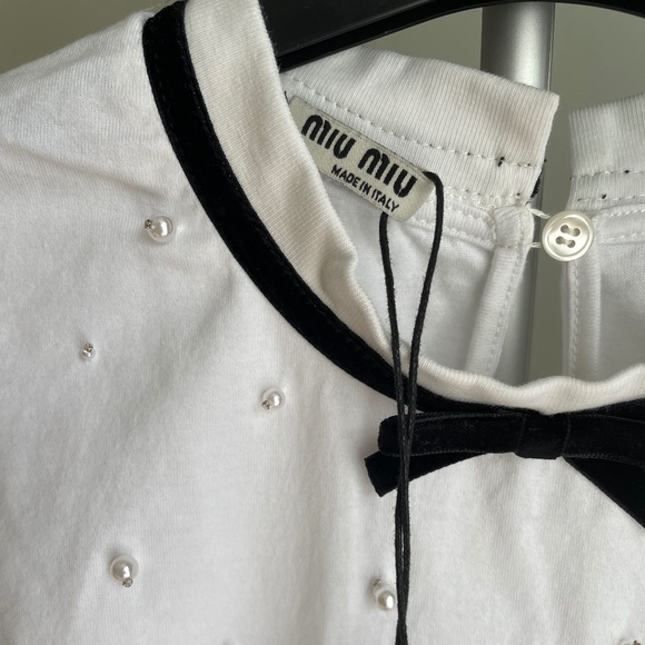 MIU MIU Pearl embellished T Shirt in White Cotton. Italian size 36. - Picture 4 of 5